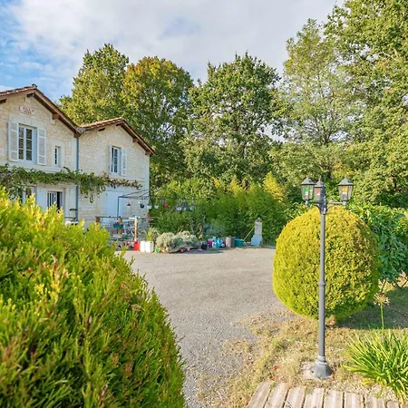 Talmont Apartment *
